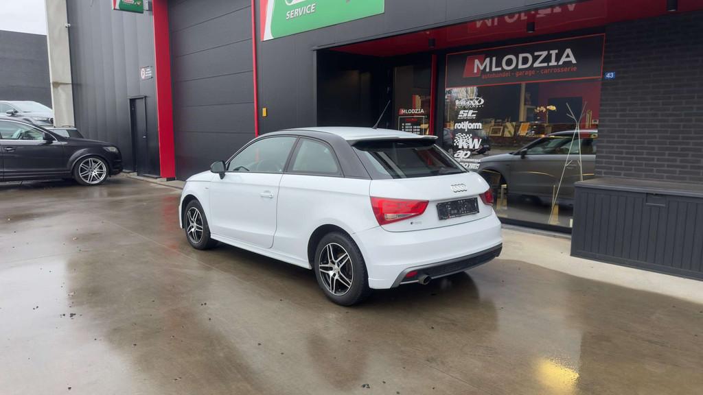 Audi A1 S line 1.6 TDi (bj 2014), Auto's, Audi, Voorwielaandrijving, Stof, Zwart, 4 cilinders