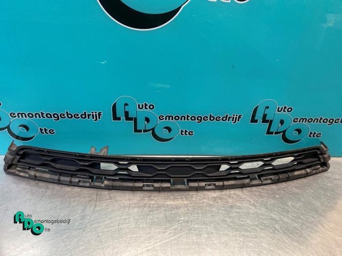 Bumper Rooster van een Renault Twingo (Twingo 07-), Auto-onderdelen, Carrosserie, Bumper, Renault, Gebruikt, 3 maanden garantie