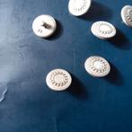 8 zilverkleurige knopen., Hobby en Vrije tijd, Naaien en Fournituren, Ophalen of Verzenden, Zo goed als nieuw, Knoop of Knopen