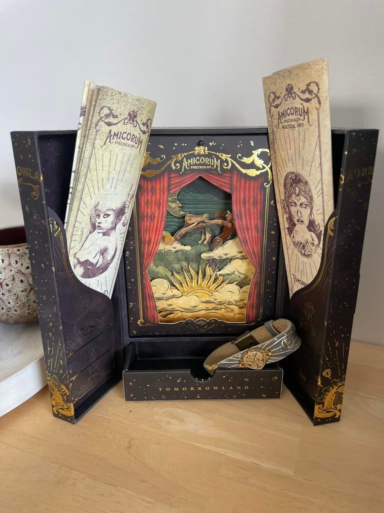 Tomorrowland treasure case “Amicorum” 2017, Ophalen