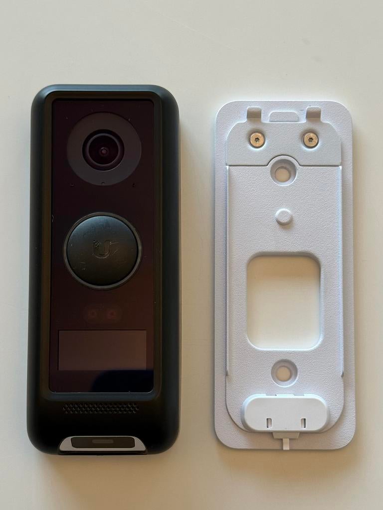 Unifi camera deurbel, incl zwarte cover, Ophalen, Compatibel met smartphone, Gebruikt, Draadloos