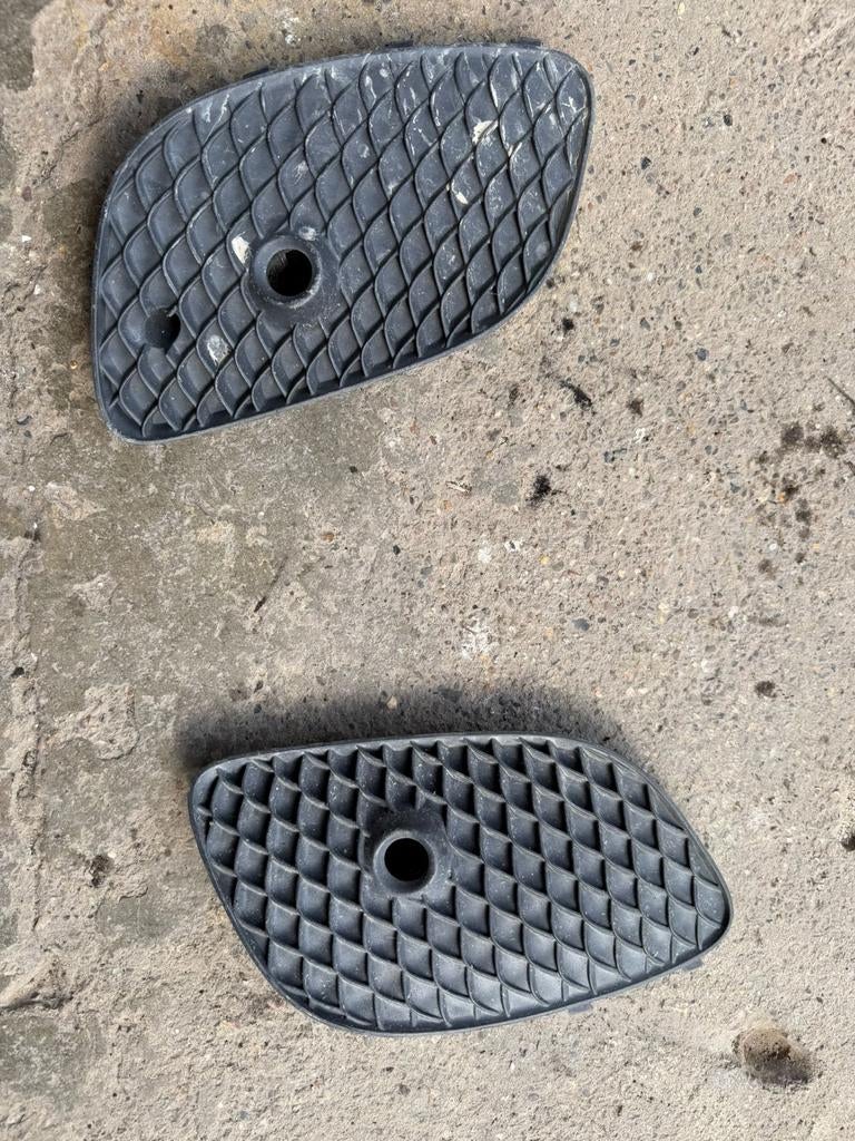 Grilles latérales de pare-chocs avant Mercedes-Benz Classe A, Enlèvement