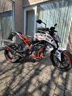Ktm duke 125cc akrapovic, Motoren, 125 cc, 11 kW of minder, Minimaal motorrijbewijs A1, Naked bike