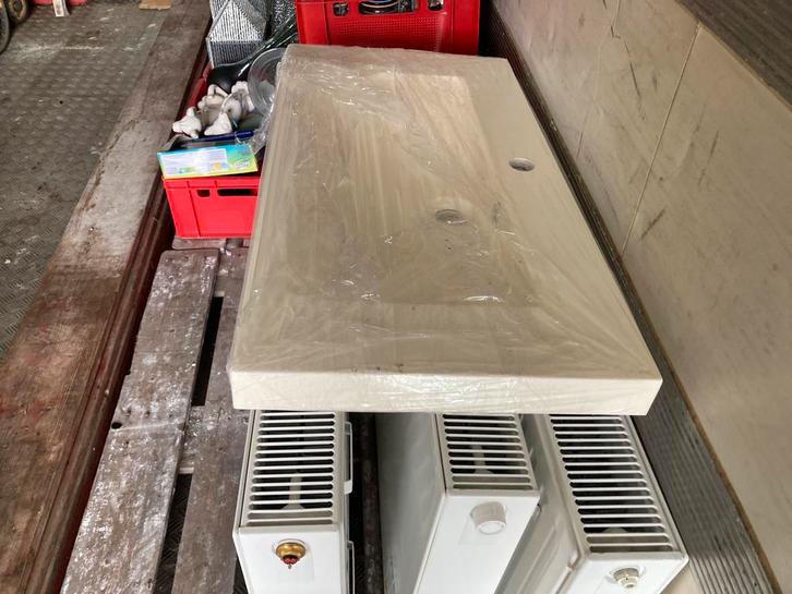 Radiatoren, Doe-het-zelf en Bouw, Verwarming en Radiatoren, Zo goed als nieuw, Radiator, 200 tot 500 watt, 30 tot 80 cm, 60 tot 150 cm