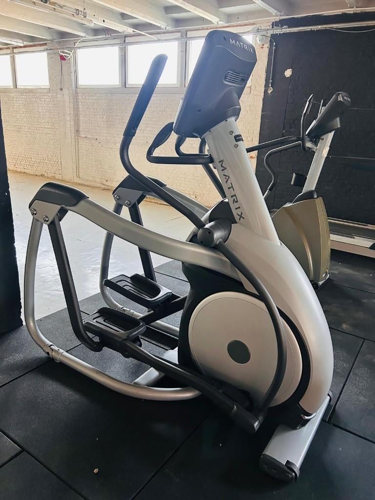 Vélo elliptique MATRIX, Ophalen of Verzenden, Zo goed als nieuw, Buik, Crosstrainer