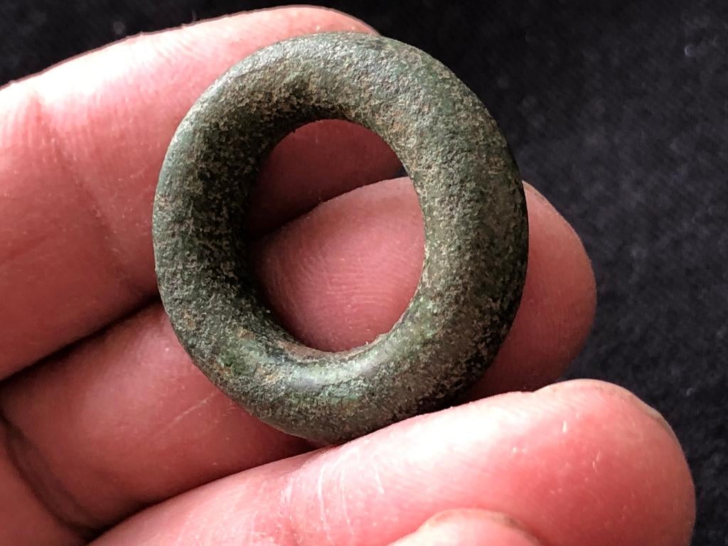 Bodemvondst ROMEINSE zware bronzen ring TOP conditie intact, Antiquités & Art, Curiosités & Brocante, Enlèvement ou Envoi