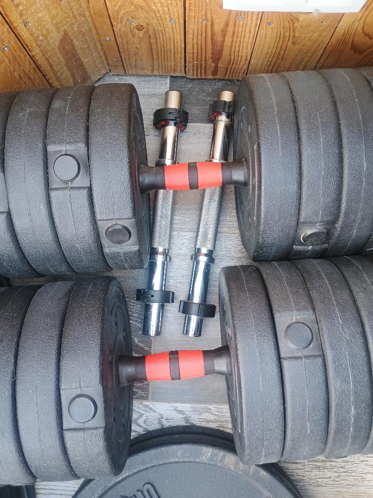 Lot musculation poids et barres, Sports & Fitness, Enlèvement, Comme neuf, Pectoraux, Set d’haltères