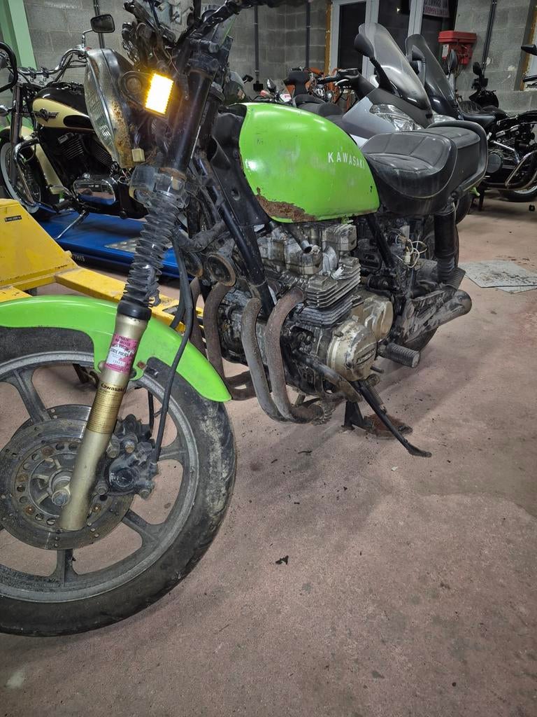 Kawasaki 750 spectre, Motos