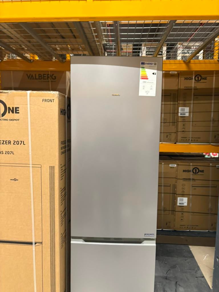 ⸻  Te koop: Nieuwe koelkast met vriezer (ongebruikt ), Neuf, 160 cm ou plus, Enlèvement, 200 litres ou plus