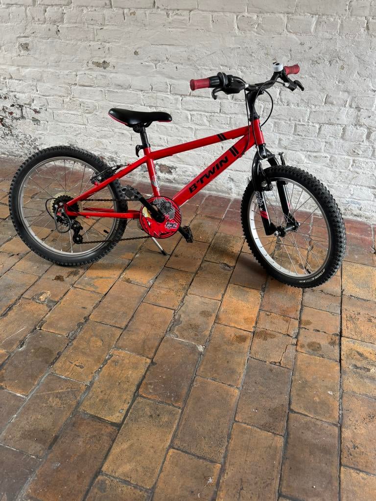 VTT BTWIN racing boy 320 eagles road 20 pouces 5 V, Enlèvement, Comme neuf, 20 pouces, Vitesses