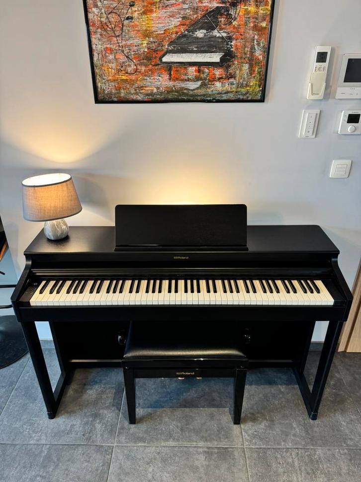 Roland RP701 ‘Contemporary Black’ digitale piano, incl. bank, Musique & Instruments, Pianos, Comme neuf, Piano, Enlèvement
