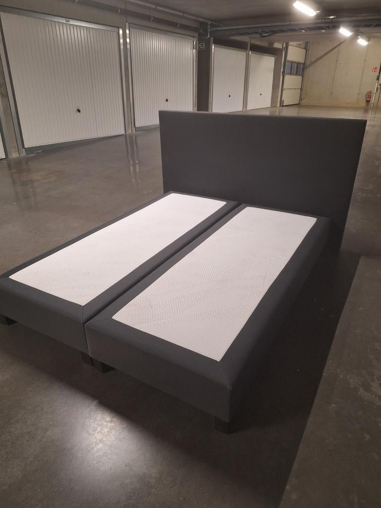 Sommier 2  1,60 m+commode avec miroir+éclairage+armoires, Maison & Meubles, Chambre à coucher | Lits boxsprings, Enlèvement