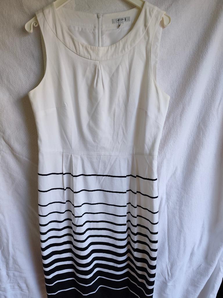 Robe blanche et noire "1 Un 2 Deux 3 Trois"., Taille 38/40 (M), Au-dessus du genou, Comme neuf, Enlèvement
