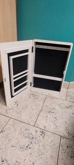 Armoire à bijoux, Enlèvement