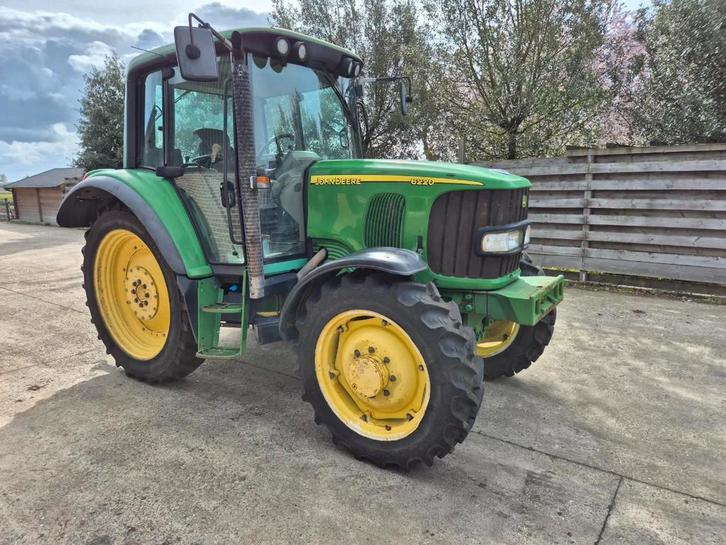 John Deere 6220 met Kruipbak (année de construction 2004), Articles professionnels, Agriculture | Tracteurs, Plus de 10 000, John Deere