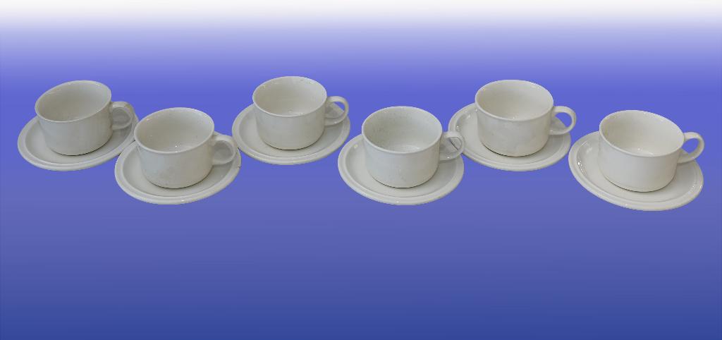 6 witte tassen en ondertassen, Huis en Inrichting, Keuken | Servies, Ophalen of Verzenden, Gebruikt