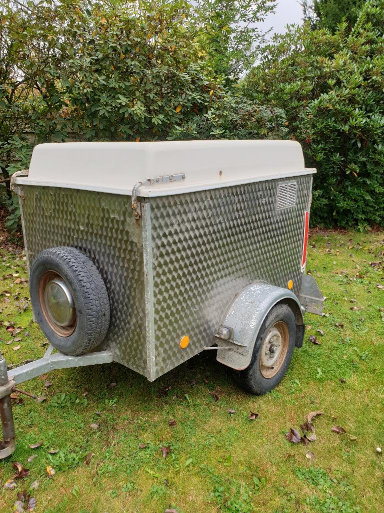 Hondenaanhangwagen, Ophalen, Gebruikt