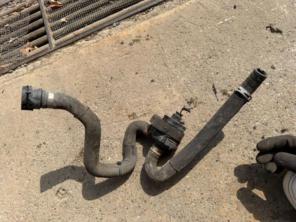 Pompe à eau auxiliaire Bosch pour Mercedes-Benz, Enlèvement