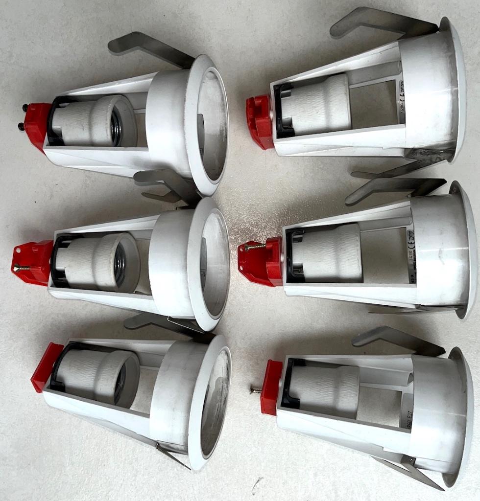 ensemble de 8 spots pour installation au plafond, Enlèvement ou Envoi, Comme neuf, 50 à 200 watts, Armature