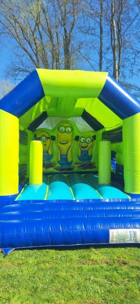 château gonflable avec toboggan latéral/obstacles à vendre, Hobby & Loisirs créatifs, Articles de fête | Location, Utilisé, Enlèvement