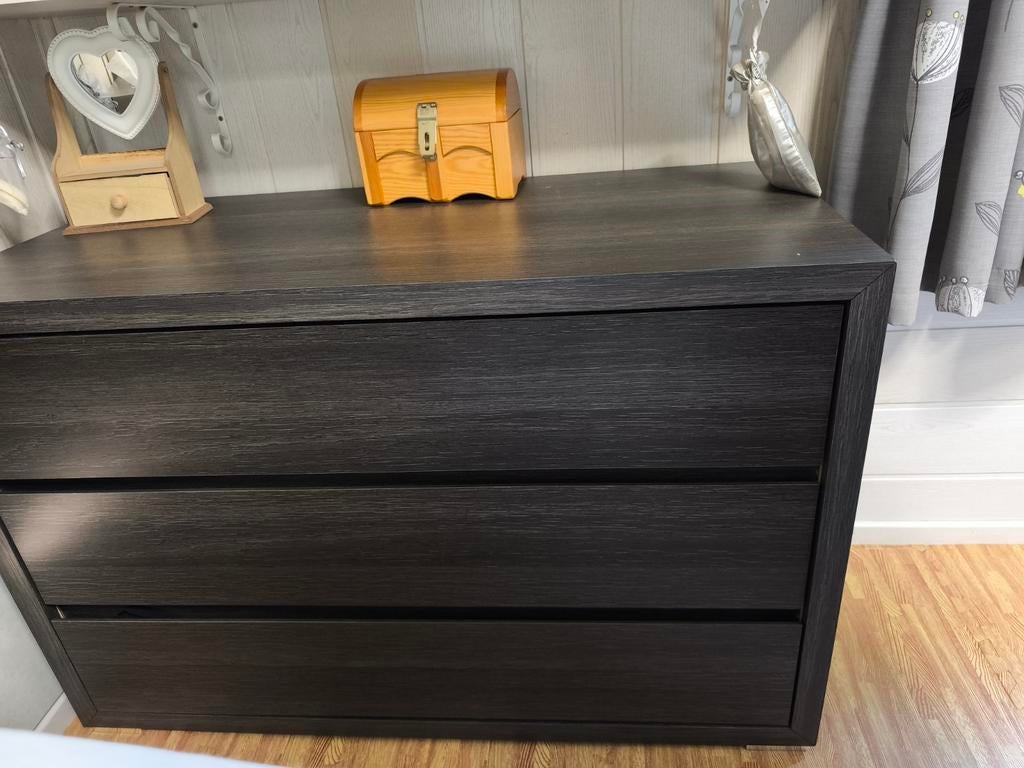 Ladenkast, Enlèvement