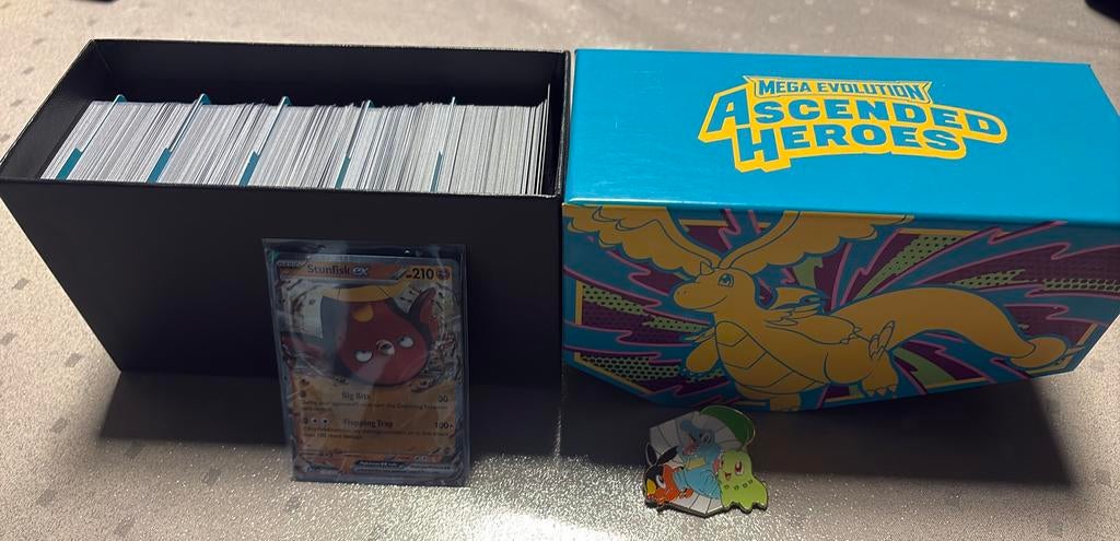 527 cartes Pokémon Ascended Heroes + carte EX + épingle, Enlèvement, Comme neuf
