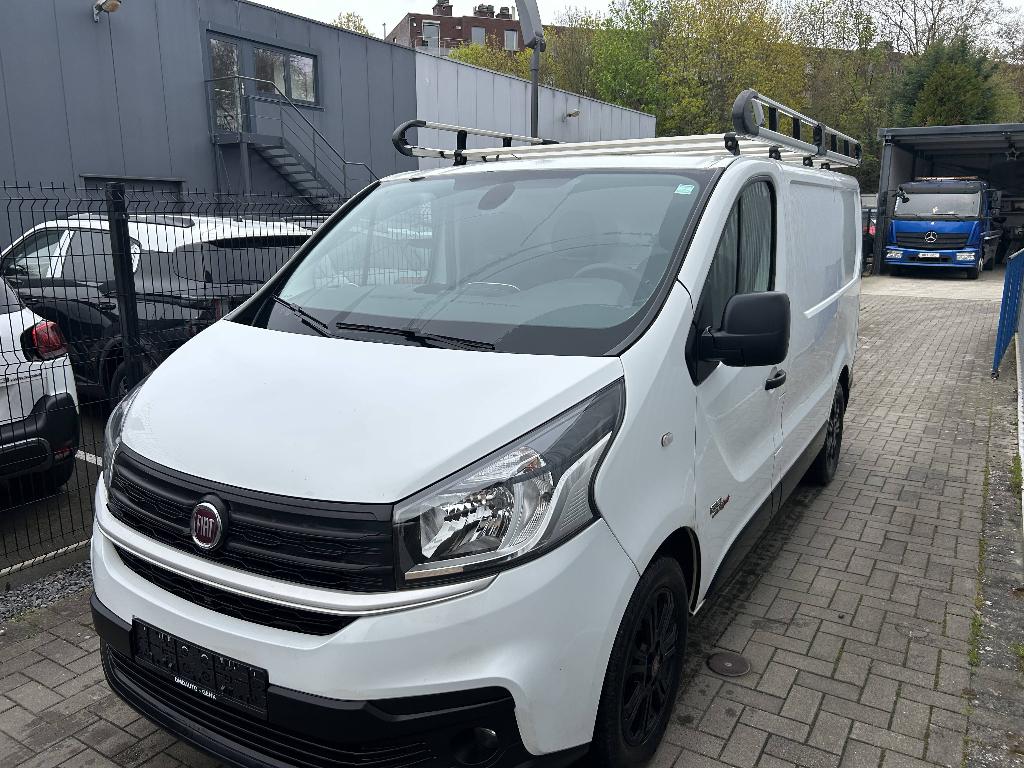 fiat talento 1.6diesel met trekhaak &imperiaal, Auto's, Bestelwagens en Lichte vracht, Bedrijf, Te koop, ABS, Achteruitrijcamera