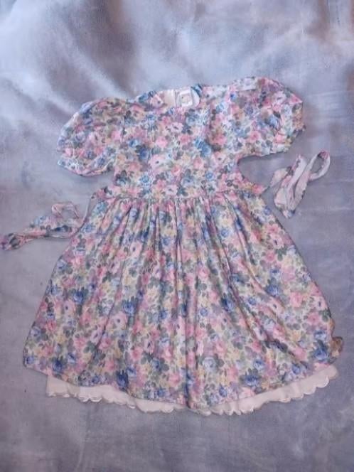 une magnifique robe des fêtes pour la fille 8ans, Enfants & Bébés, Enlèvement ou Envoi, Fille, Ensemble