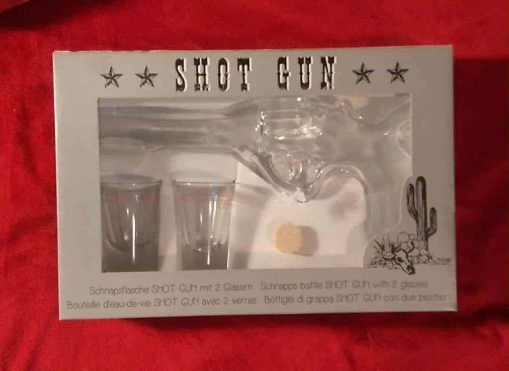 Karaf Pistool Shot Gun met 2 Glazen, Verzamelen, Glas en Drinkglazen, Ophalen of Verzenden