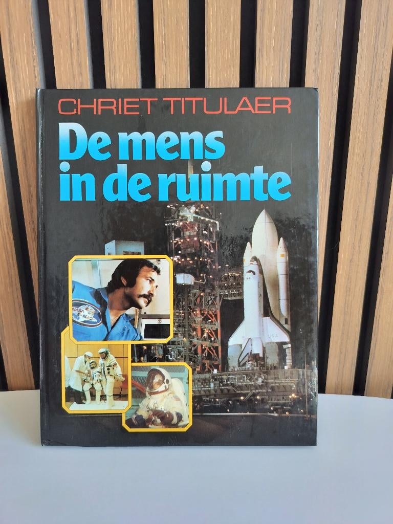 De mens in de Ruimte (1981) - Titulaer Chriet, Boeken, Wetenschap, Ophalen of Verzenden, Gelezen, Natuurwetenschap