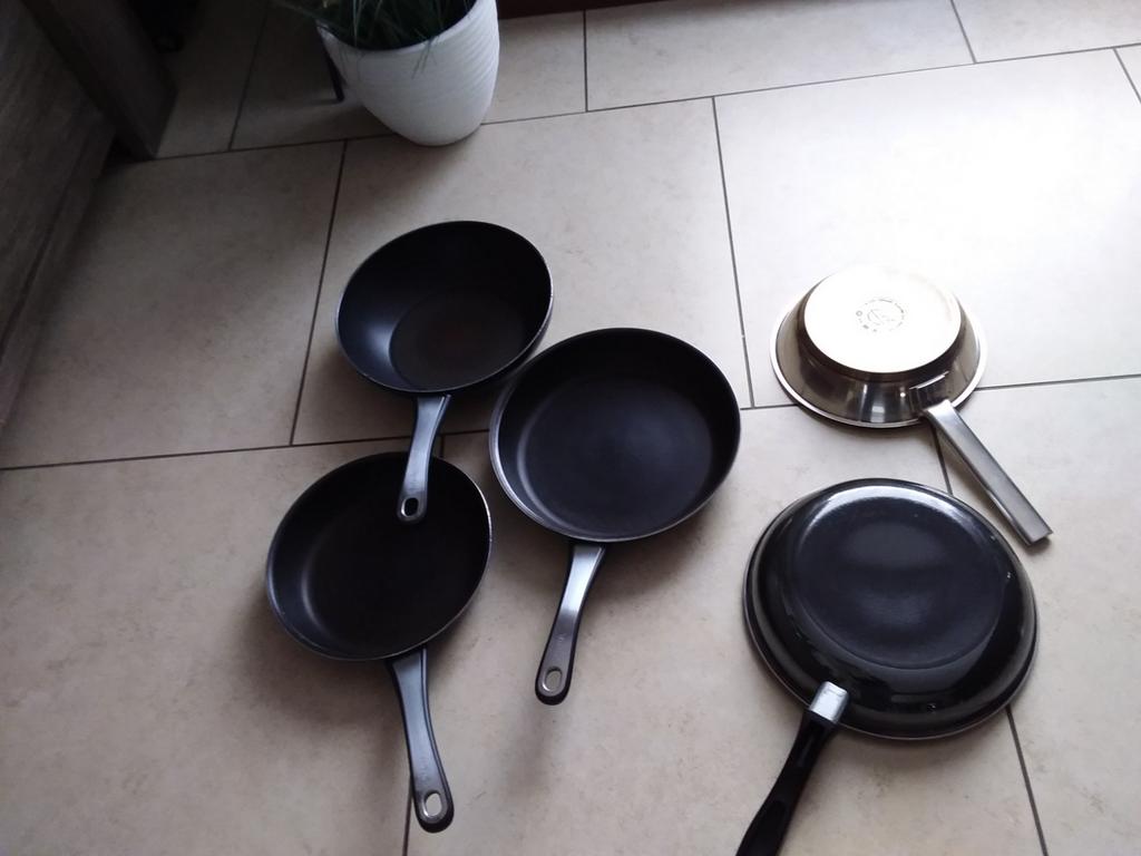 Vijf pannen geschikt voor alle warmtebronnen, Ophalen