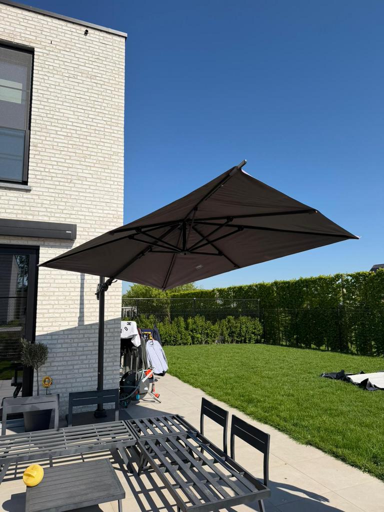 Zweefparasol met parasolvoet, Ophalen, Gebruikt, Kantelbaar, 2 tot 3 meter