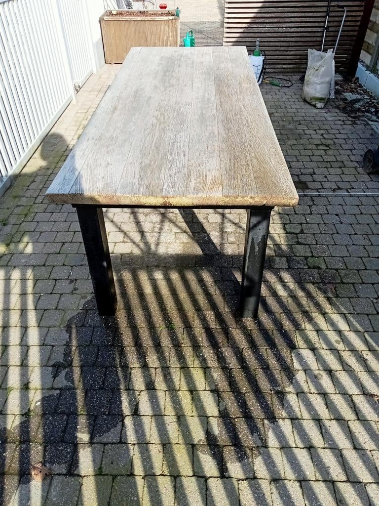 Tuintafel met eiken blad en metalen poten roest niet, Tuin en Terras, Tuintafels, Ophalen of Verzenden