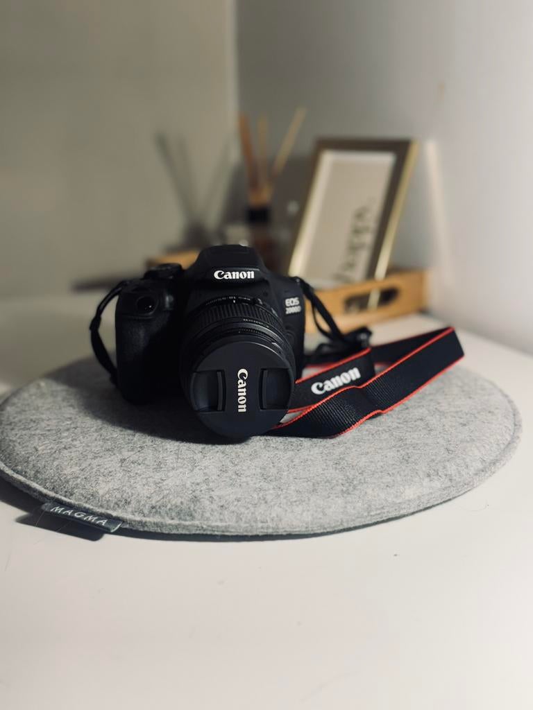 Canon EOS 2000D, Ophalen of Verzenden, Zo goed als nieuw, Canon