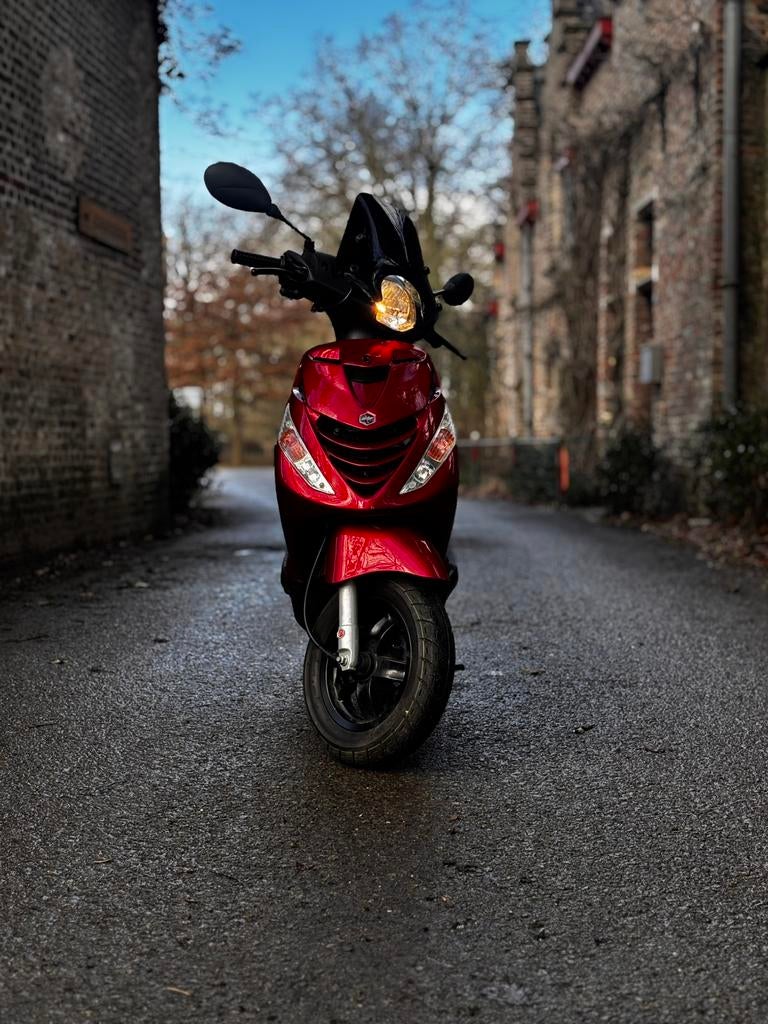 Piaggio Zip iGet 50cc (2024) | 3725 km | 1e eigenaar |, Vélos & Vélomoteurs, Scooters | Piaggio, Comme neuf, Zip, Classe A (25 km/h)
