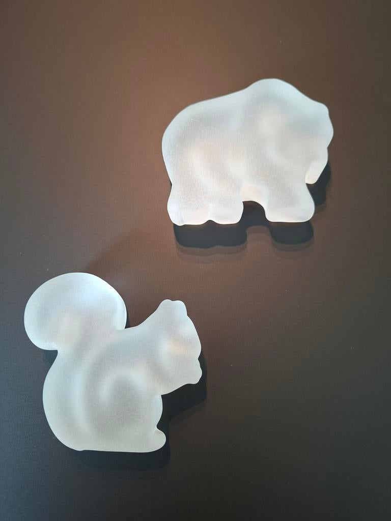 Figurines en verre moulé pressé.  Peut être attribué à Daum, Antiquités & Art, Enlèvement ou Envoi