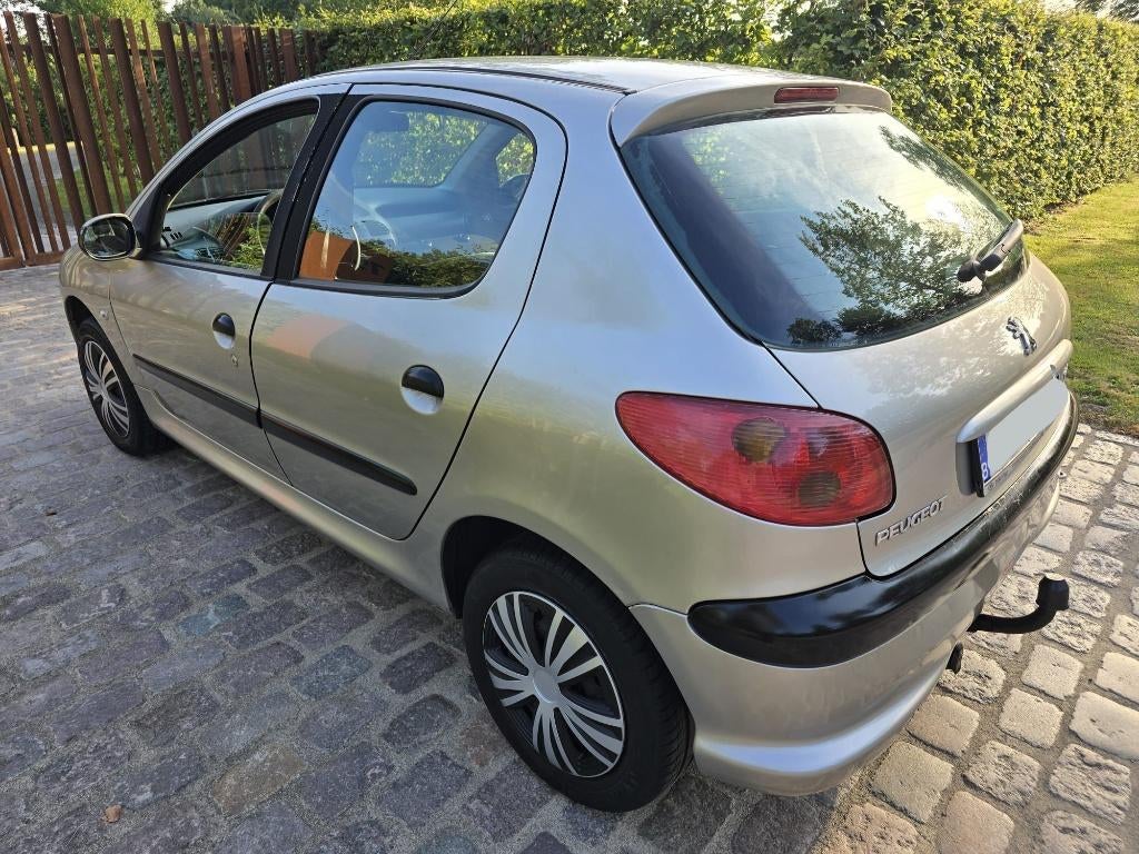 Peugeot 206 1.4i / 236.962 km / benzine / 5-deurs, Auto's, Peugeot, Voorwielaandrijving, Stof, 1360 cc, Zwart
