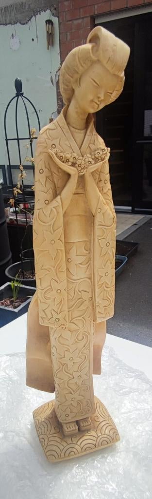 Beeld Geisha, Ophalen