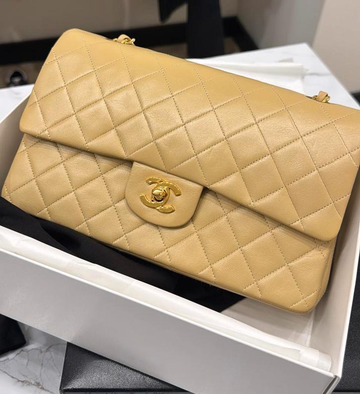 Chanel timeless beige vintage 24 karaat, Bijoux, Sacs & Beauté, Sacs | Sacs Femme, Sac à main, Beige, Enlèvement