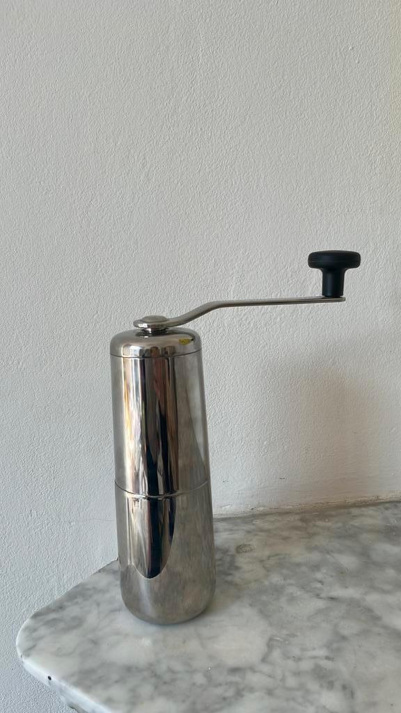 Moulin à café lent Alessi Moulin à main en acier inoxydable, Electroménager, Accessoires de machine à café, Comme neuf, Enlèvement ou Envoi