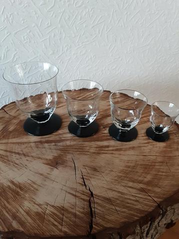 Art deco gelazenset zwart voetje ! 19 stuks KOOPJE  beschikbaar voor biedingen