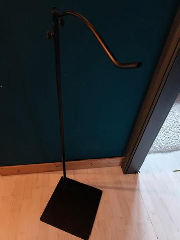 Staander voor klamboe beschikbaar voor biedingen