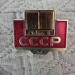 Pin's 60 ans URSS, Enlèvement ou Envoi, Comme neuf, Autres sujets/thèmes, Insigne ou Pin's