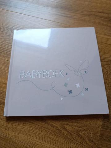 Babyboek beschikbaar voor biedingen