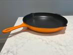Le Creuset Skillet 30 cm Harmonic Orange nieuwstaat, Huis en Inrichting, Gietijzer, Ophalen of Verzenden, Zo goed als nieuw, Keramische plaat