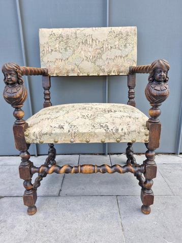 Grote fauteuil in Louis XIII-stijl met gedraaide armen beschikbaar voor biedingen