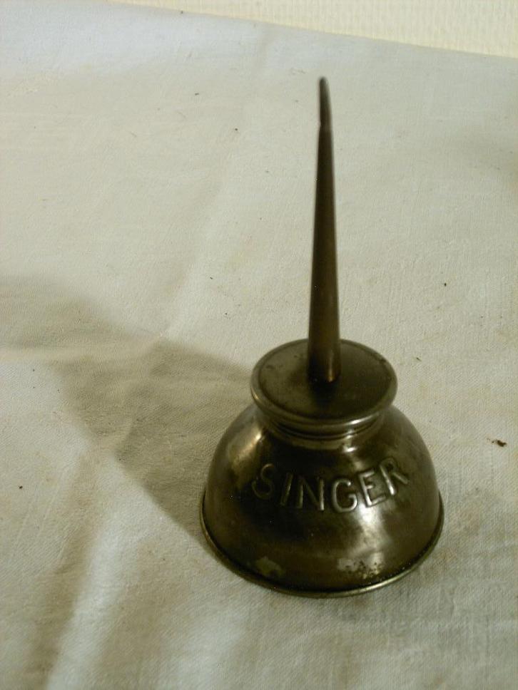 Een Singer oliespuit, Antiek en Kunst, Curiosa en Brocante, Ophalen of Verzenden
