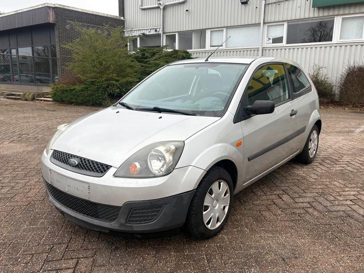Ford fiesta 1.3i 168.000 KM Année 2006 EURO 4 ESSENCE, Autos, Ford, Particulier, Fiësta, Airbags, Air conditionné, Ordinateur de bord