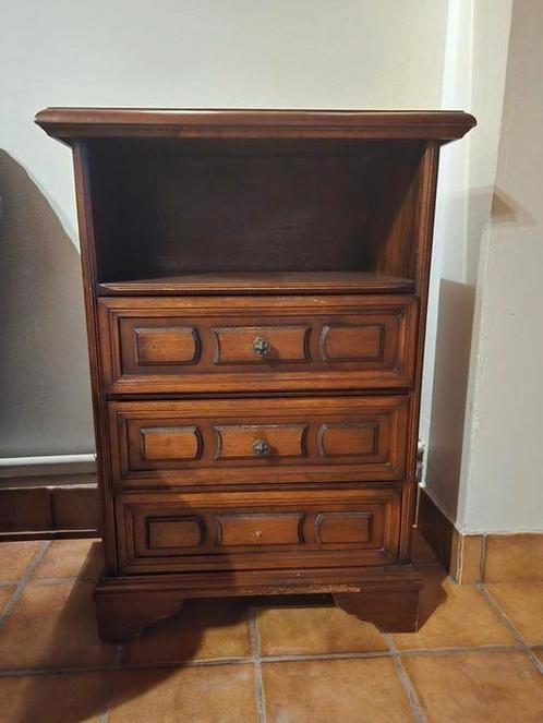 Mooie vintage houten nachtkast / bijzetkast met lades, Antiek en Kunst, Antiek | Meubels | Kasten, Ophalen