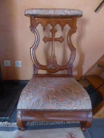 chaise prie-dieu en acajou, revêtement fantaisie